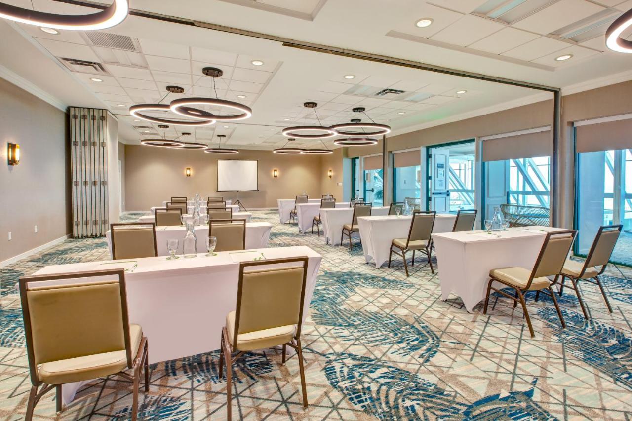Holiday Inn Va Beach-Oceanside 21St St By Ihg Virginia Beach Exterior photo