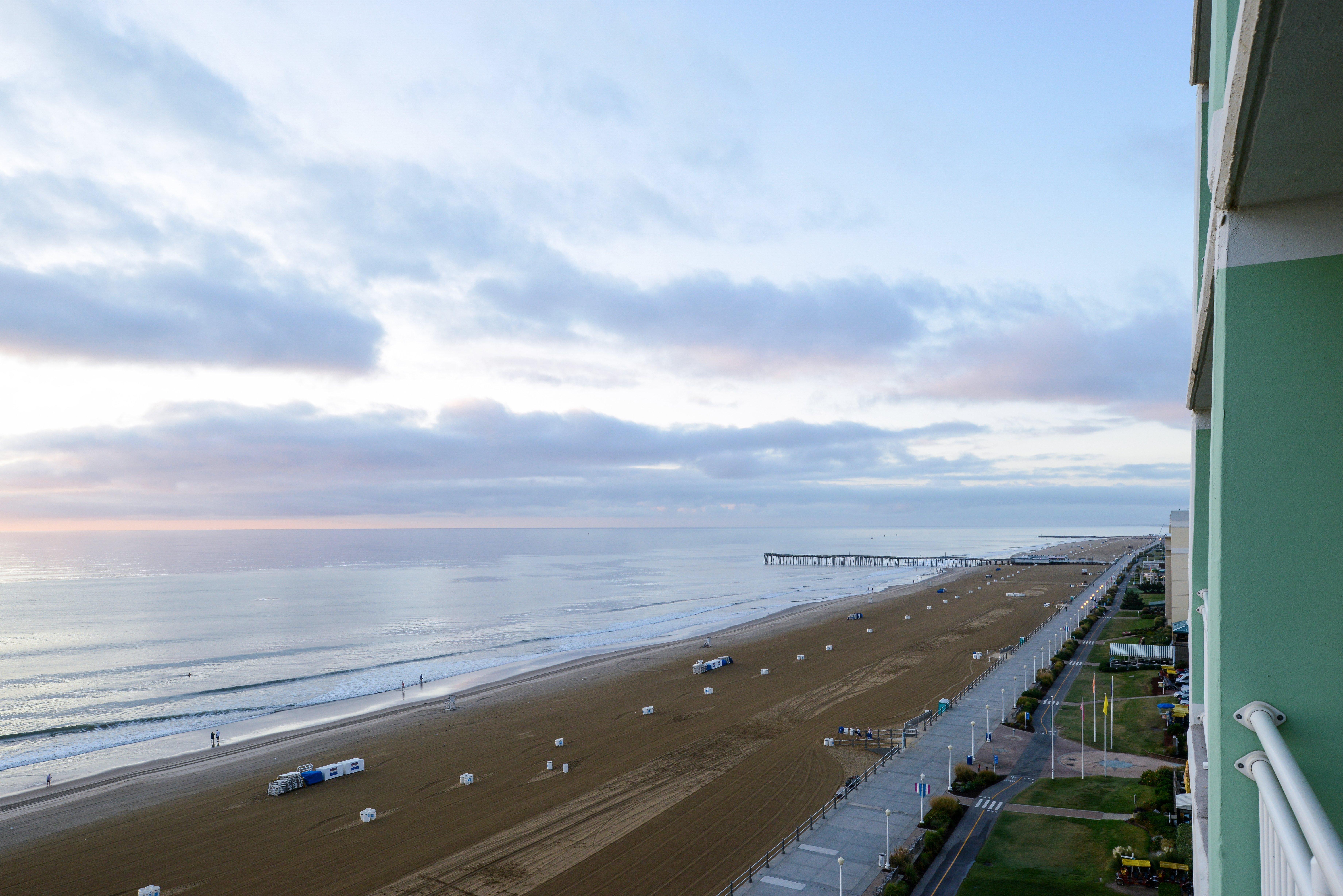 Holiday Inn Va Beach-Oceanside 21St St By Ihg Virginia Beach Exterior photo