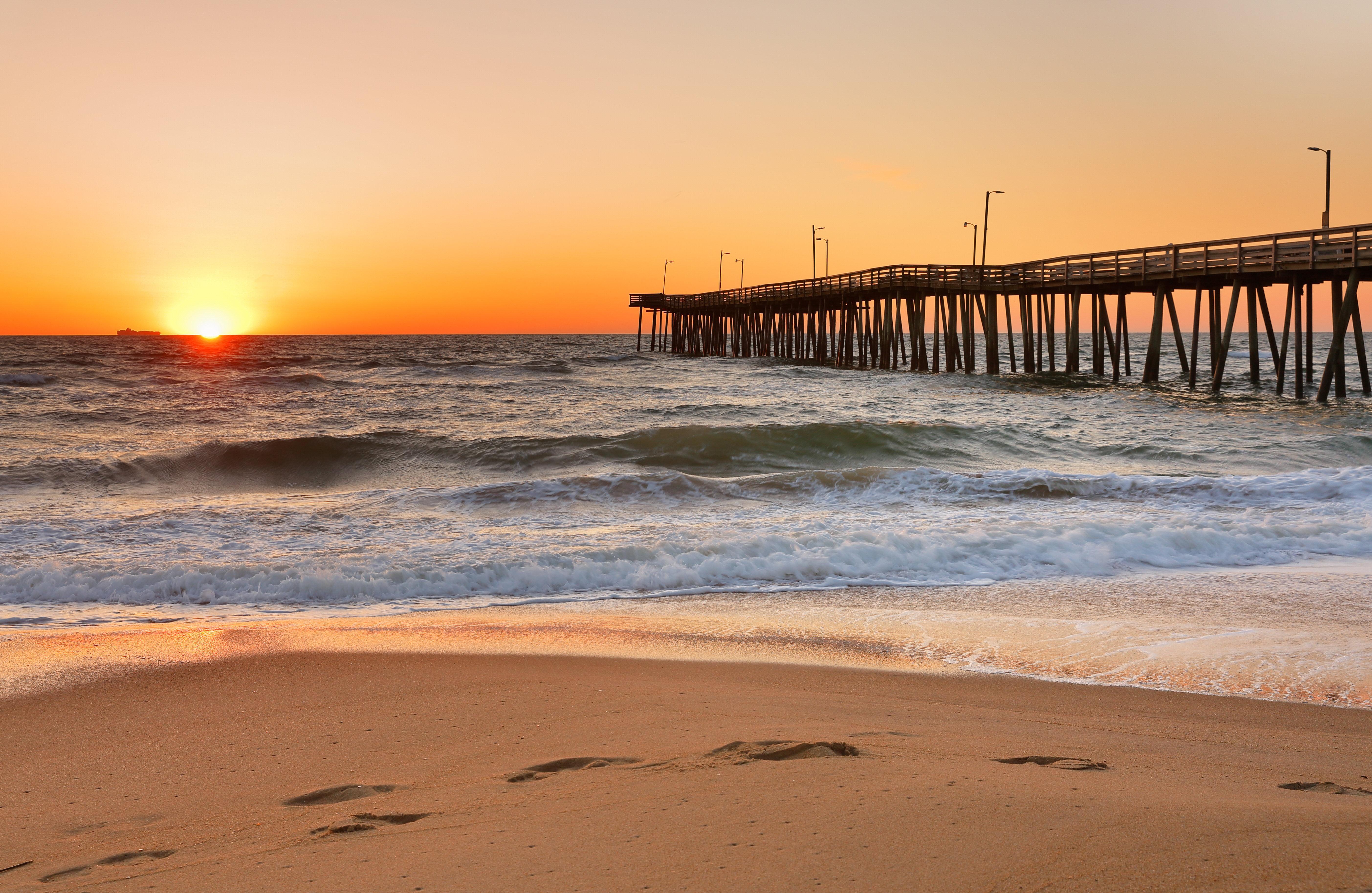 Holiday Inn Va Beach-Oceanside 21St St By Ihg Virginia Beach Exterior photo
