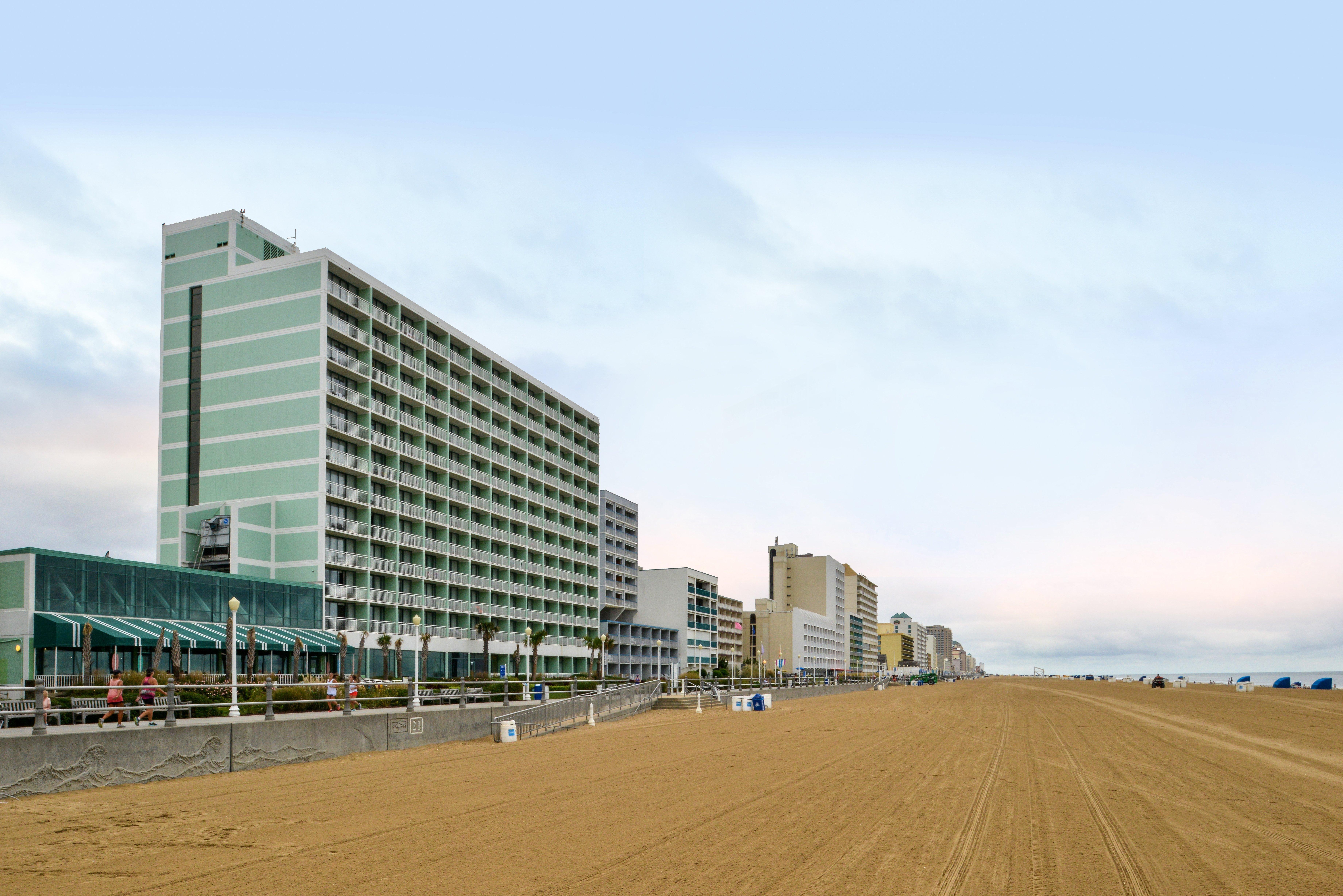 Holiday Inn Va Beach-Oceanside 21St St By Ihg Virginia Beach Exterior photo