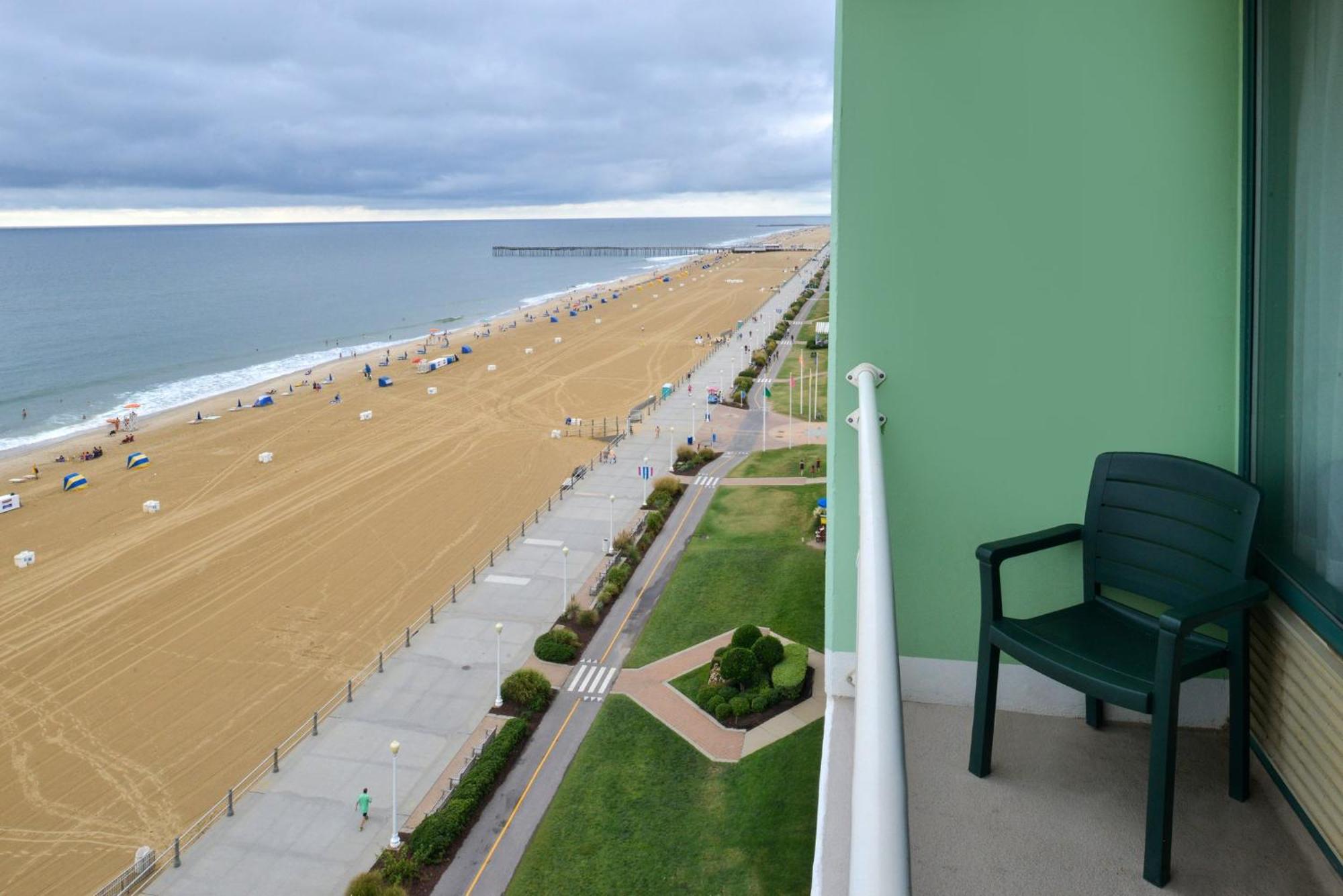 Holiday Inn Va Beach-Oceanside 21St St By Ihg Virginia Beach Exterior photo